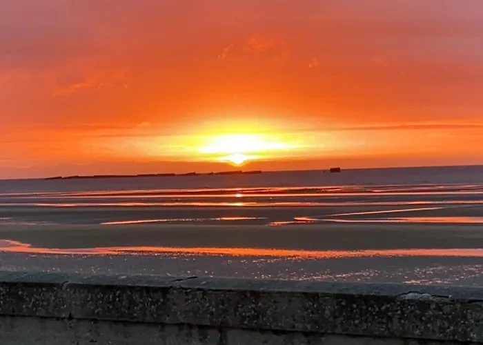 Ou Pieds Dans L'eau En Front De à , 3km D'arromanches, 10km De Bayeux Asnelles
