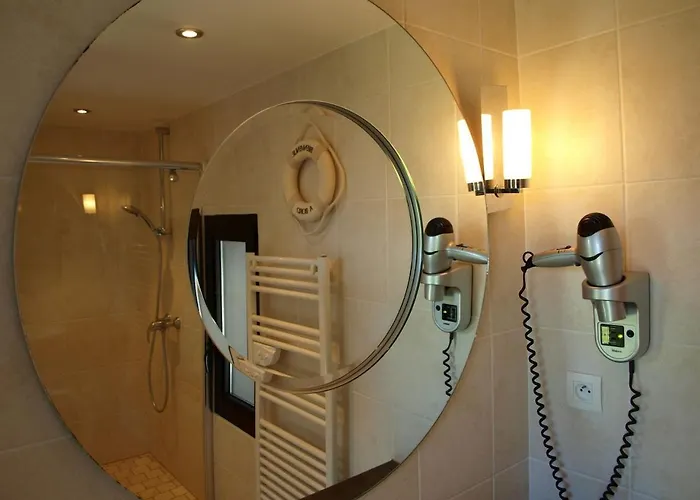 Appartement Ou Pieds Dans L'eau En Front De à , 3km D'arromanches, 10km De Bayeux *