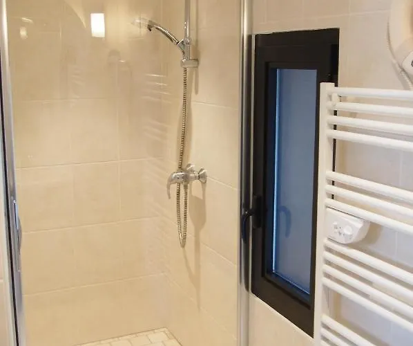 Appartement Ou Pieds Dans L'eau En Front De à , 3km D'arromanches, 10km De Bayeux Asnelles